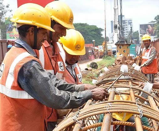 ஏப்ரல் 1-ல் புதிய தொழிலாளர்  சட்டங்கள் அமல்: மத்திய அரசு